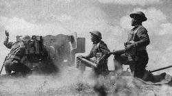 British Indian troops fire a 6-pounder anti-tank gun durning the advance on Tunis, 1943.